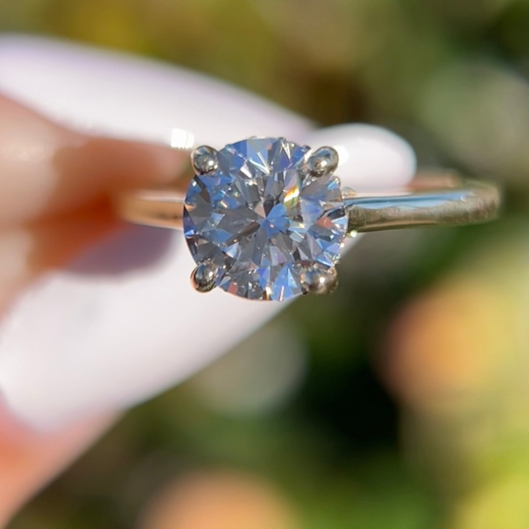 1 CT Round Cut Solitaire Engagement Ring - Moissanite Diamond