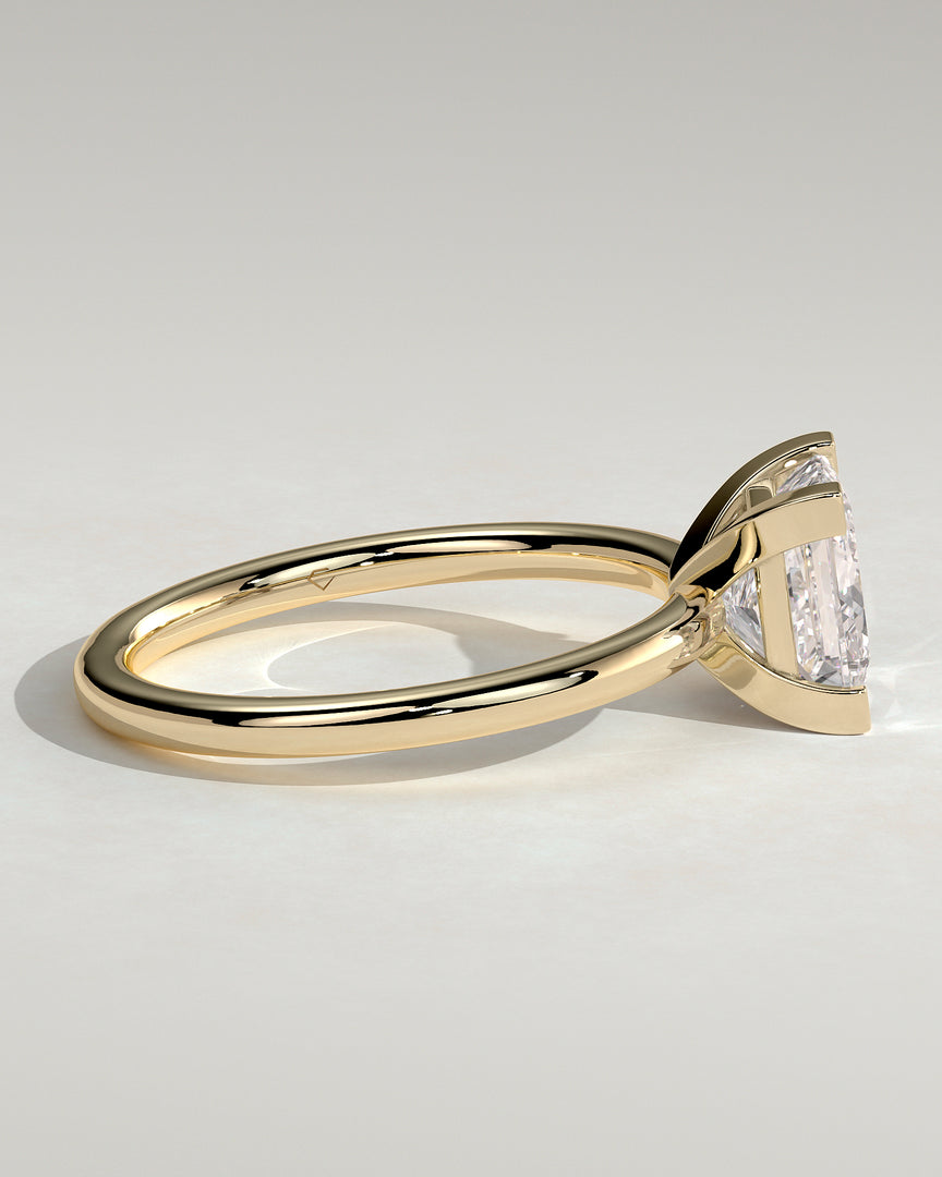 2 CT Asscher Cut Solitaire Engagement Ring - Moissanite Diamond
