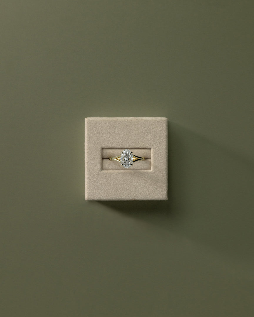 2 CT Oval Cut Split Shank Engagement Ring - Moissanite Diamond