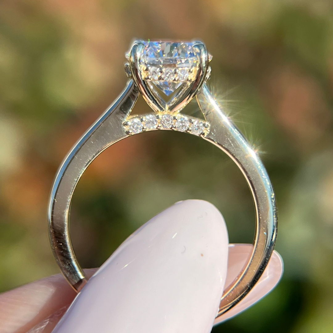 1 CT Round Cut Solitaire Engagement Ring - Moissanite Diamond