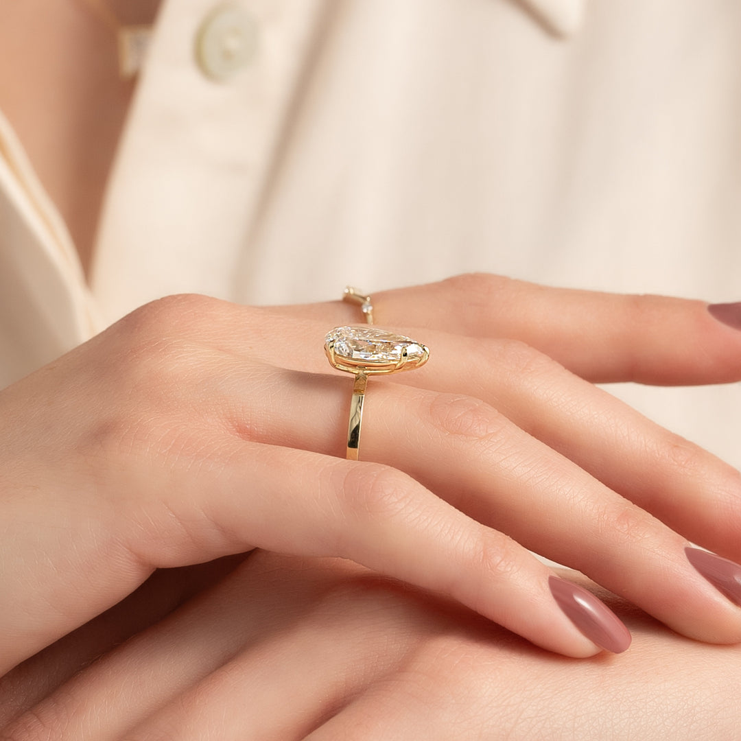 2 CT Pear Cut Solitaire Engagement Ring - Moissanite Diamond