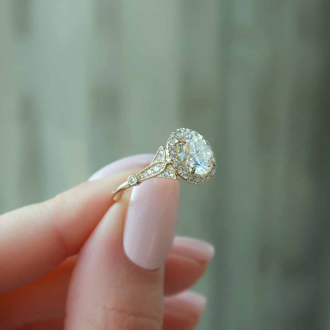 2 CT Round Cut Halo Vintage Engagement Ring - Moissanite Diamond