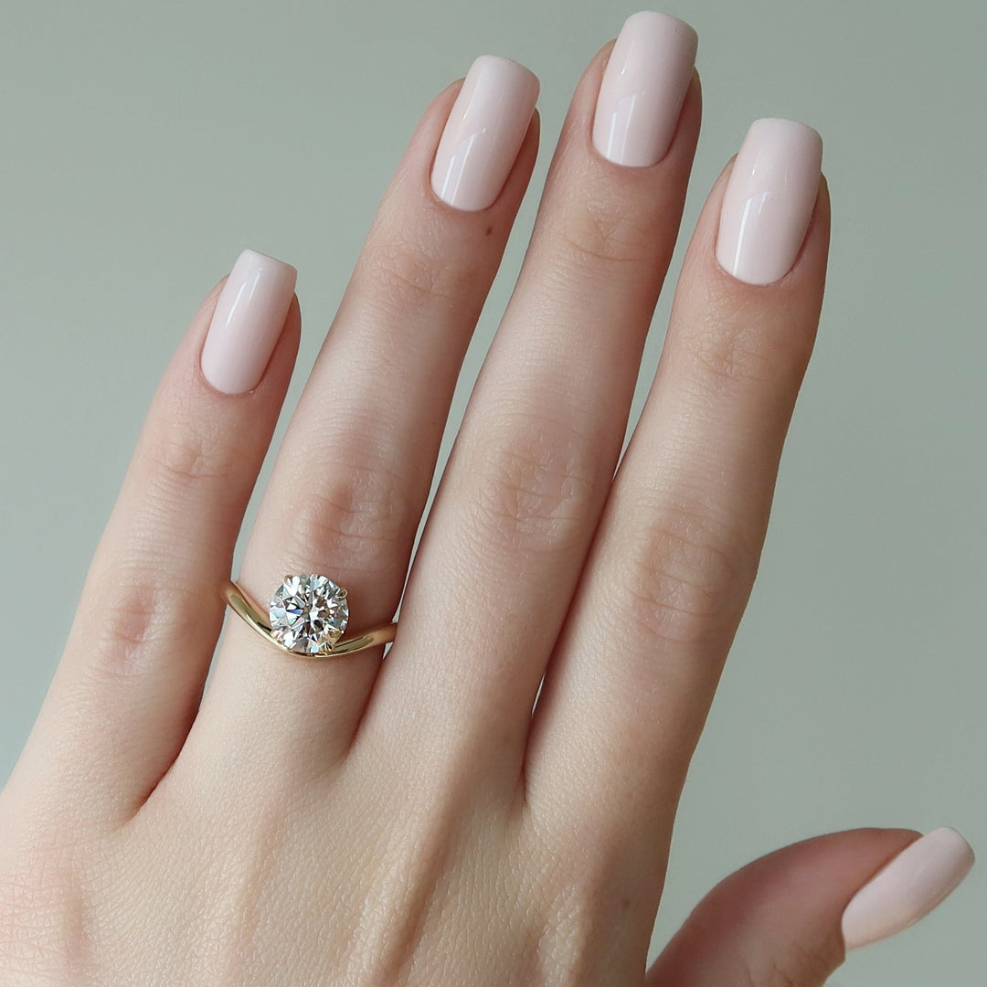 2 CT Round Cut Curved Engagement Ring - Moissanite Diamond