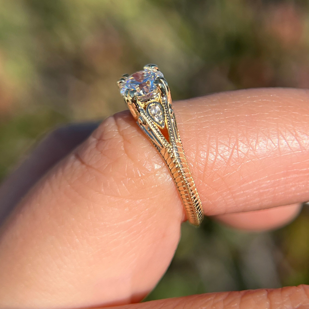 1 CT Round Cut Vintage Engagement Ring - Moissanite Diamond