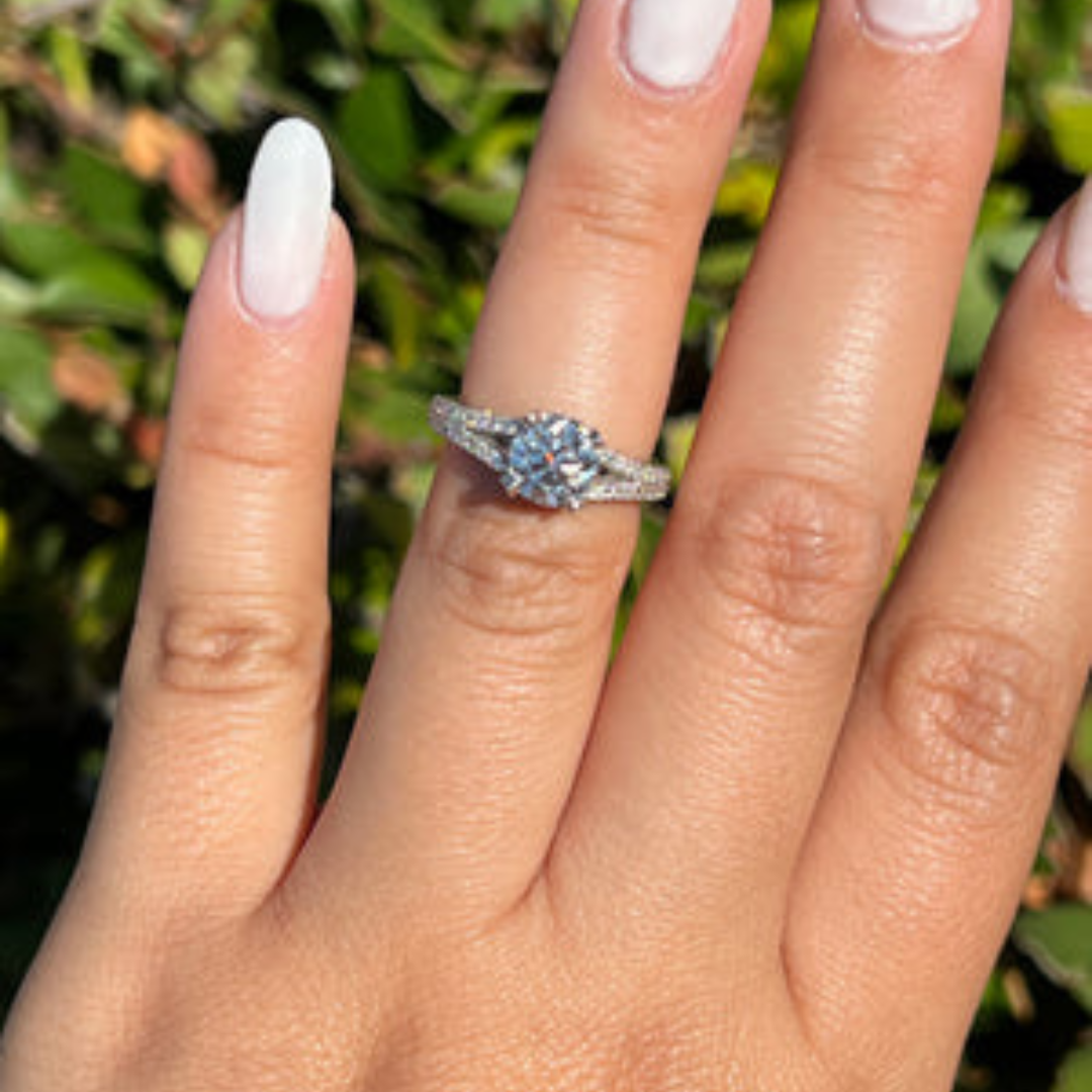 Luxury Moissanite Ring
